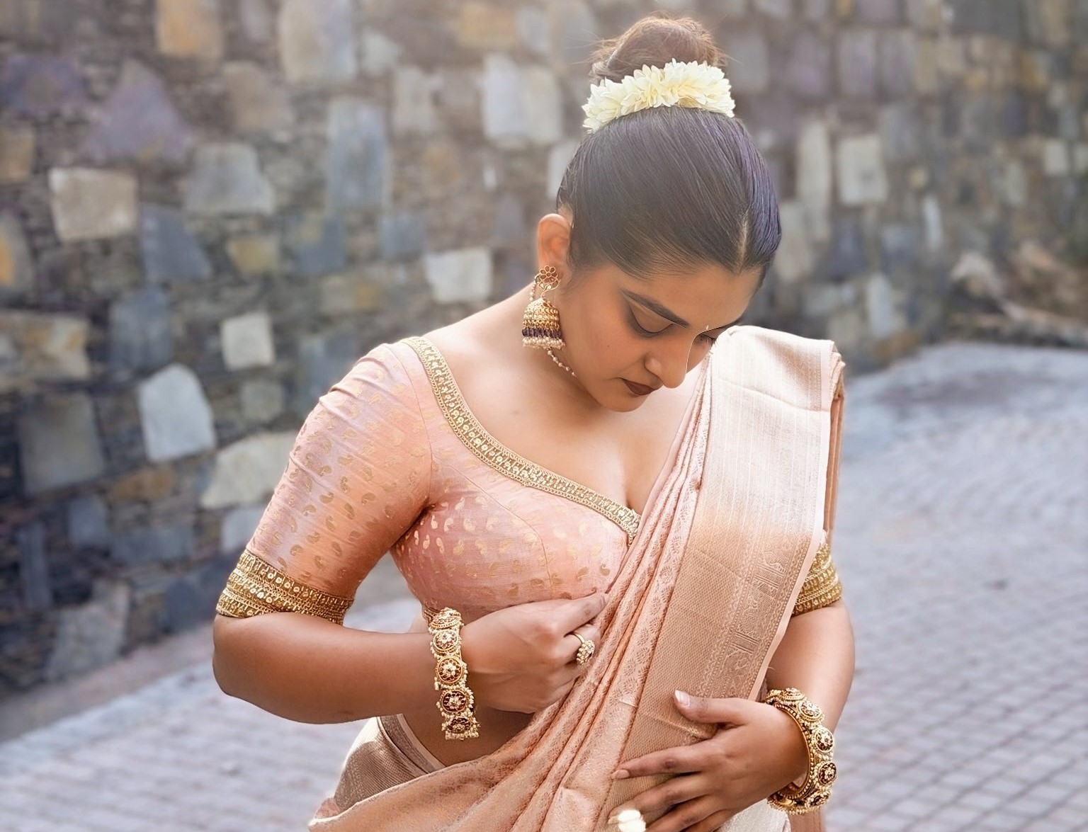 Nivetha Thomas | గ్లామ‌ర్ డోస్ పెంచిన నివేథా థామ‌స్‌