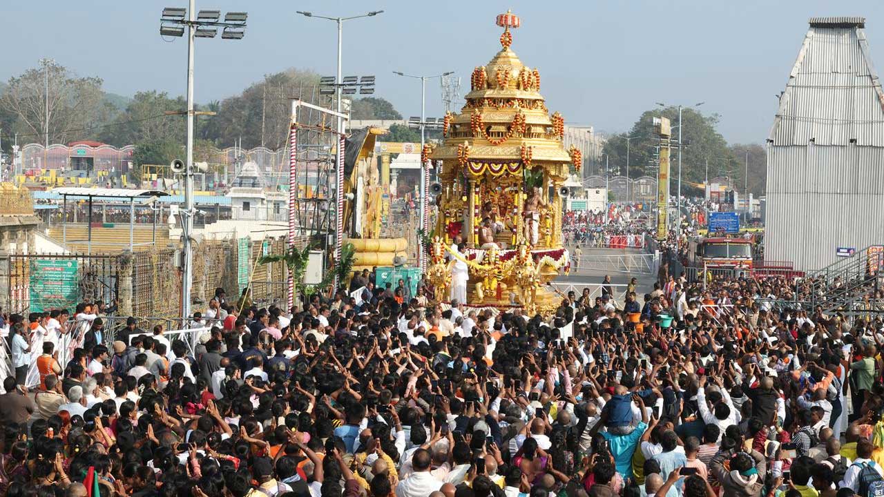 Vaikunta Ekadashi | వైకుంఠ ఏకాదశి.. తిరుమలలో వైభవంగా స్వర్ణ రథోత్సవం.. దృశ్య మాలిక‌