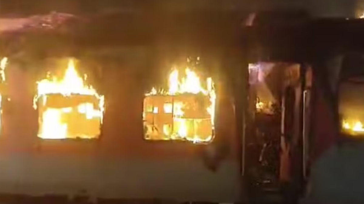 tatanagar Ernakulam train accident at yalamanchili in Andhra