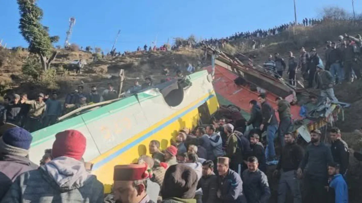 Bus Accident | లోయ‌లో ప‌డిపోయిన బ‌స్సు.. తొమ్మిది మంది మృతి