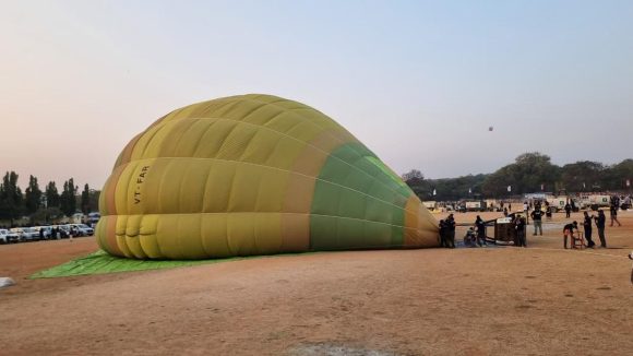 Hot Air Balloon Show | హాట్ ఎయిర్ బెలూన్‌లో సాంకేతిక లోపం.. ఎమ‌ర్జెన్సీ ల్యాండింగ్‌