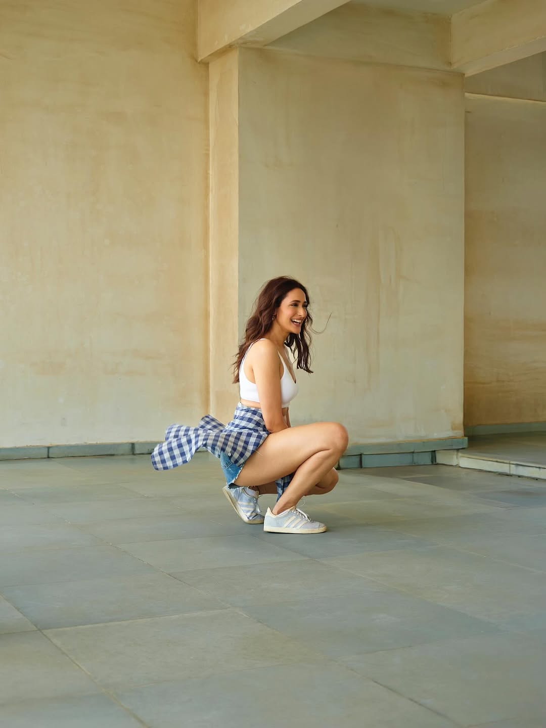 Pragya Jaiswal | పొట్టి డ్రెస్‌లో ప్ర‌గ్యా జైస్వాల్ ప‌రువాల విందు