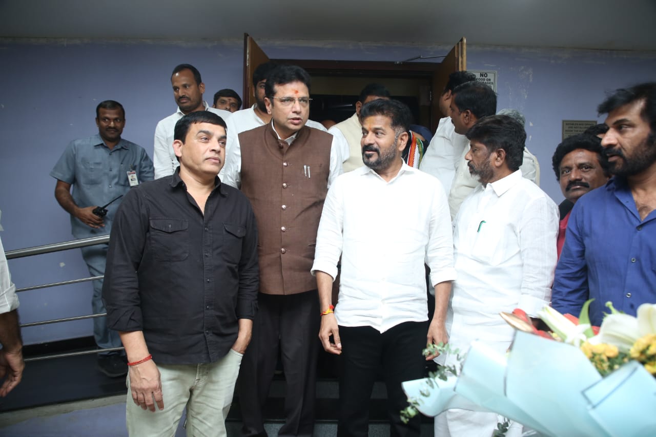 Cm Revanth Reddy |  మినిస్ట‌ర్స్‌తో క‌లిసి పూలే సినిమా చూసిన సీఏం రేవంత్ రెడ్డి