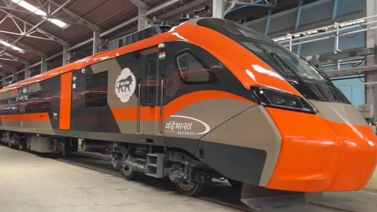 Vande Bharat Sleeper | ఆరు నెలల్లో పట్టాలెక్కనున్న ఎనిమిది వందే భారత్‌ స్లీపర్‌ రైళ్లు..!