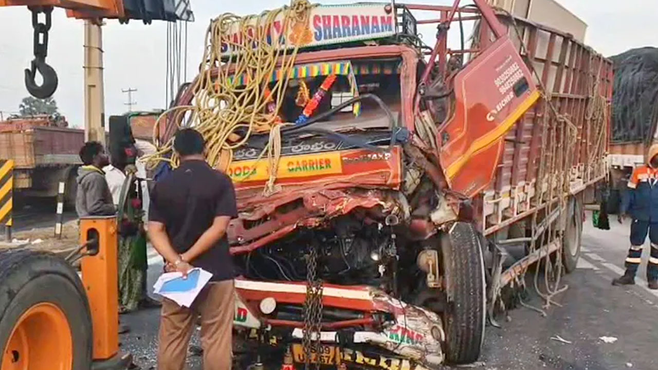 Road Accident | మిర్యాలగూడలో ఘోర రోడ్డు ప్రమాదం.. ముగ్గురు దుర్మరణం