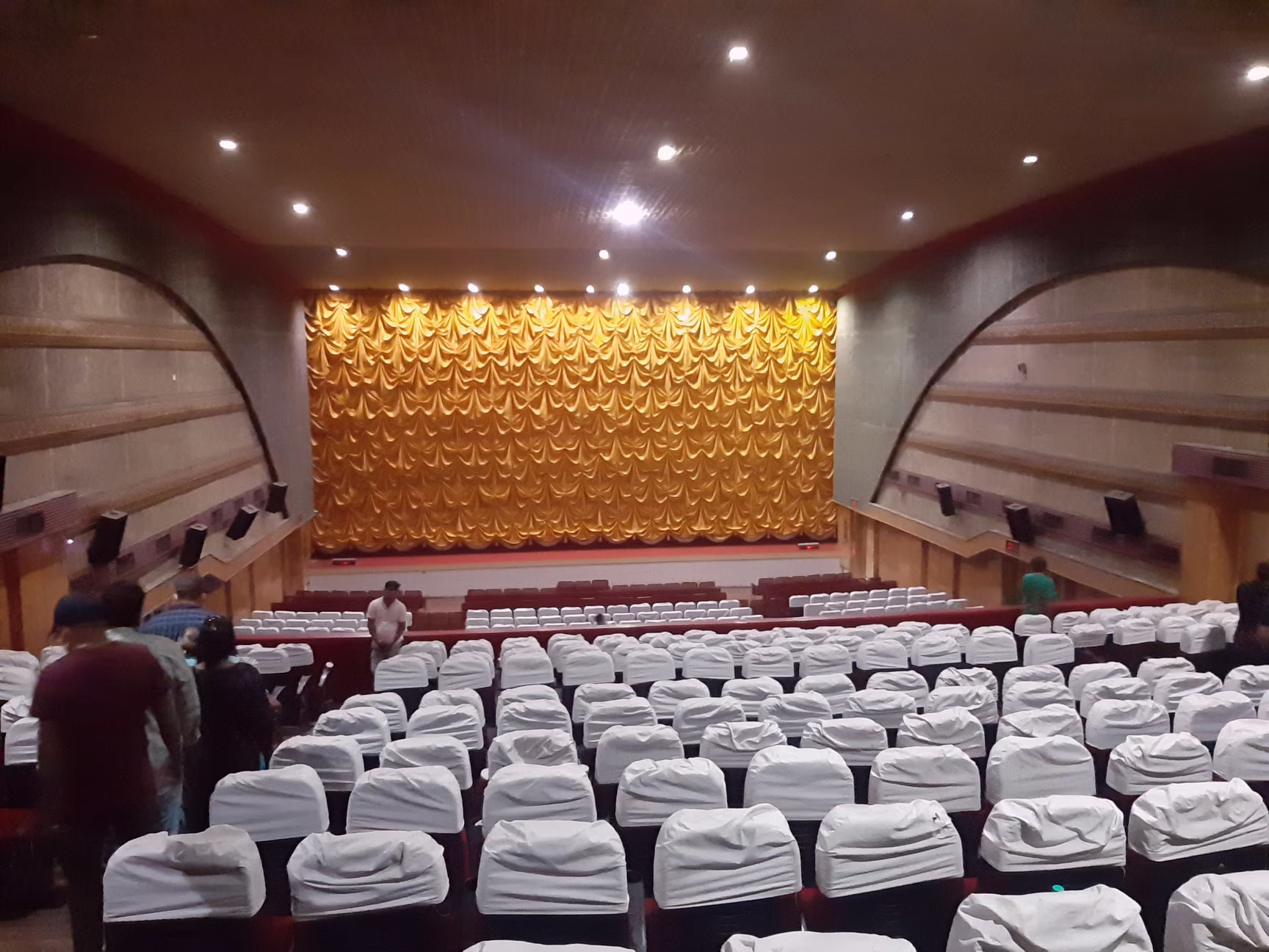 Chiranjeevi fan died | చిరంజీవి సినిమా చూస్తూ ఆగిన అభిమాని గుండె