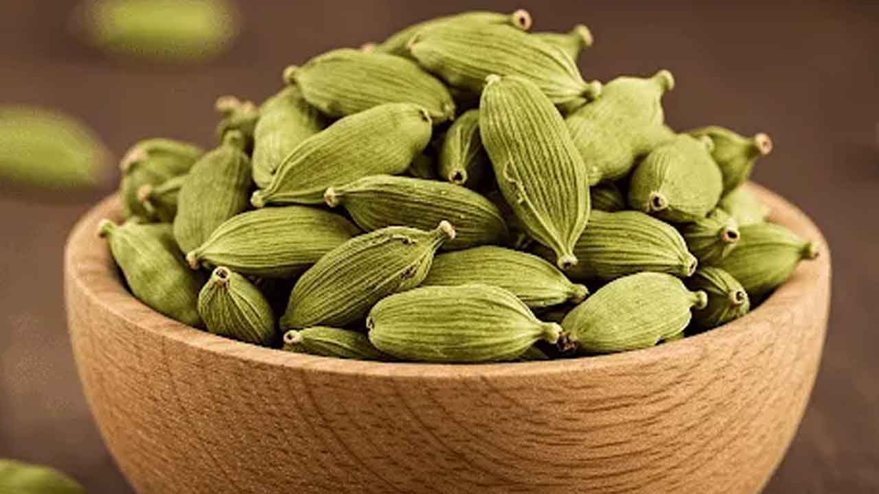 Cardamom | భోజ‌నం చేసిన త‌రువాత యాల‌కుల‌ను తినండి.. ఎంతో మేలు క‌లుగుతుంది..!