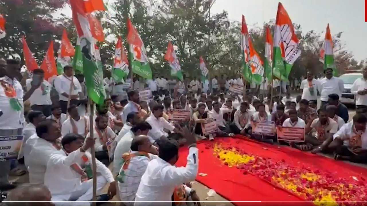 KCR | కేసీఆర్ ఫాంహౌజ్ ఎదుట కాంగ్రెస్ ధ‌ర్నా