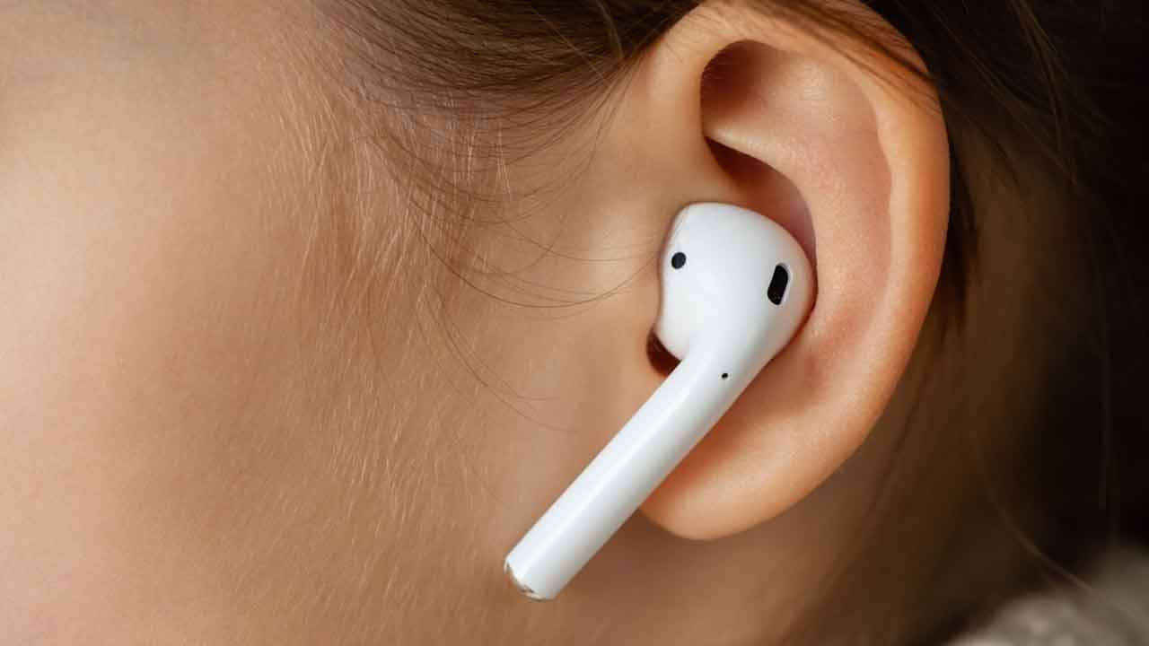 Wireless Earbuds | వైర్‌లెస్ ఇయ‌ర్‌బ‌డ్స్ వాడితే క్యాన్స‌ర్ వ‌స్తుందా..? డాక్ట‌ర్ వివ‌ర‌ణ‌..!