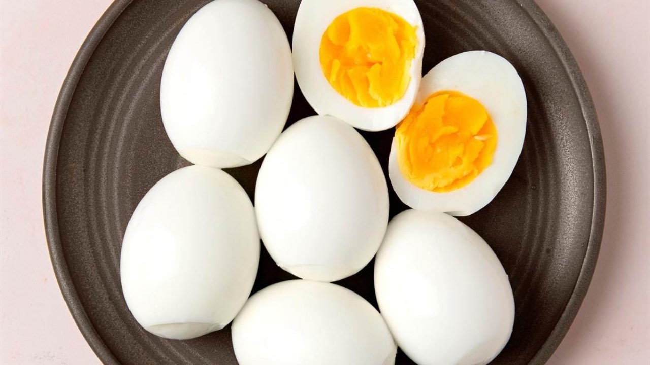 Eggs | ఈ ల‌క్ష‌ణాలు క‌నిపిస్తే కోడిగుడ్ల‌ను అస‌లు వాడ‌కండి..!