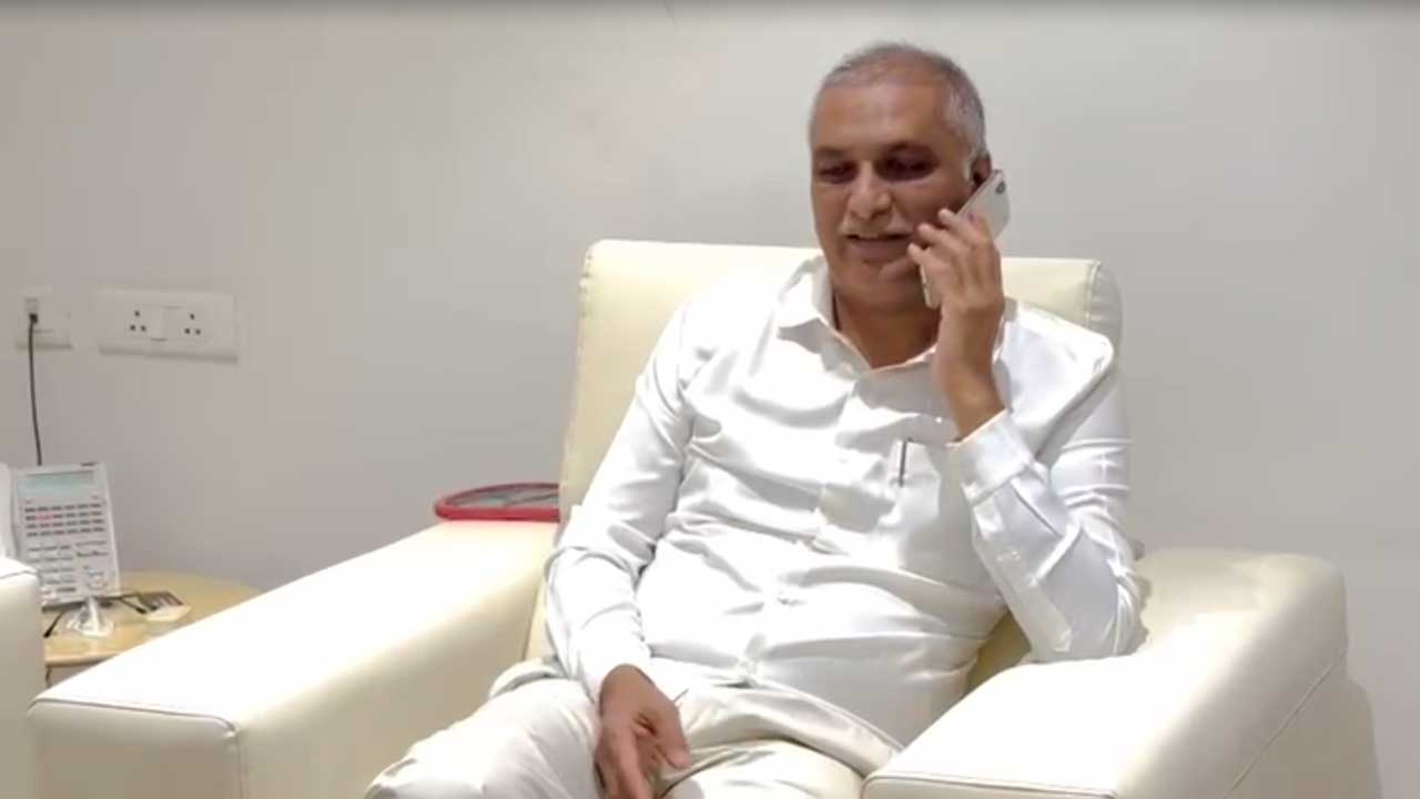 Harish Rao | అర్ధ‌రాత్రి పూట జ‌ర్న‌లిస్టుల అరెస్టు అవ‌స‌ర‌మా..? డీజీపీకి హ‌రీశ్‌రావు ఫోన్ కాల్