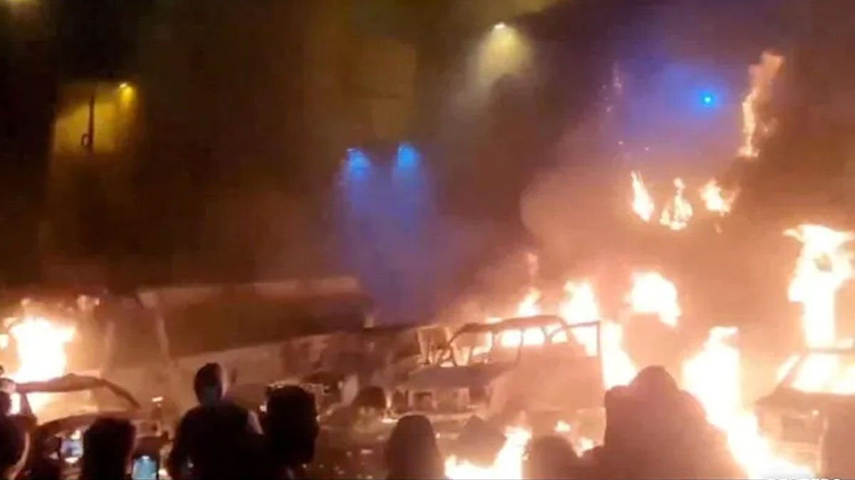 Iran Protests 2026 | అట్టుడుకుతున్న ఇరాన్: ఖమేనీ పాలనకు వ్యతిరేకంగా ప్రజా గర్జన.. 200 మంది మృతి, మసీదులకు నిప్పు