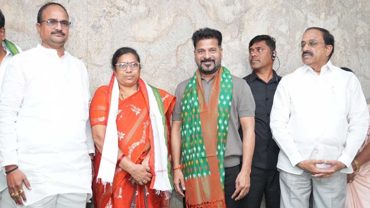 Congress Party | కాంగ్రెస్‌లో చేరిన ఖ‌మ్మం కార్పొరేట‌ర్లు.. కండువా క‌ప్పిన సీఎం రేవంత్