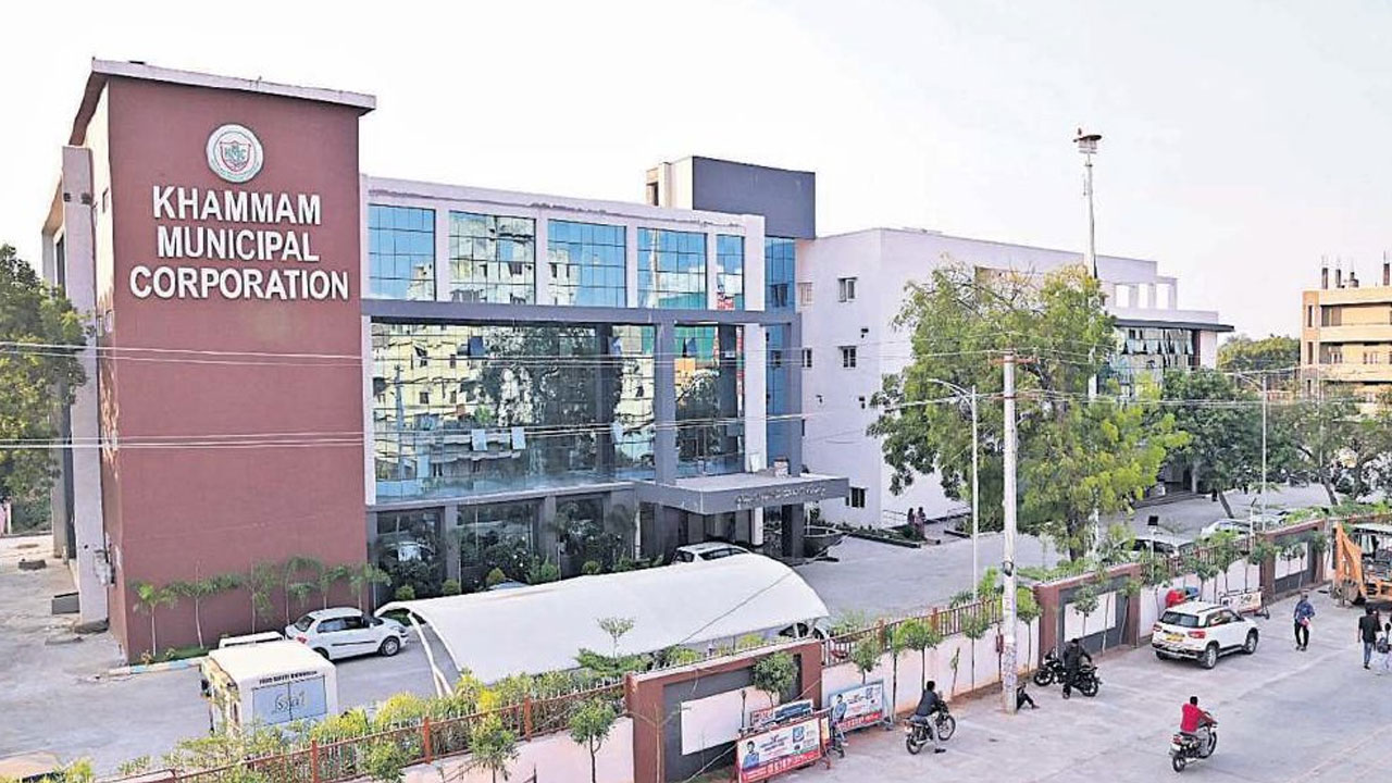 BRS | బీఆర్ఎస్‌కు బిగ్‌షాక్‌.. కాంగ్రెస్‌లోకి మ‌రో ముగ్గురు కార్పొరేట‌ర్లు