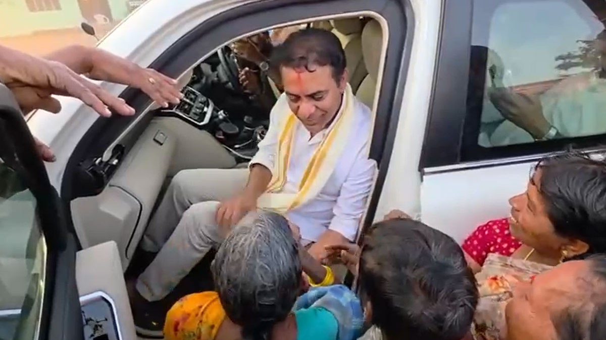 KTR Khammam Tour | మా కేసీఆర్ సారును మంచిగ చూస్కోండ్రి సారూ!.. కేటీఆర్కు మహిళల ఆత్మీయ విజ్ఞప్తి
