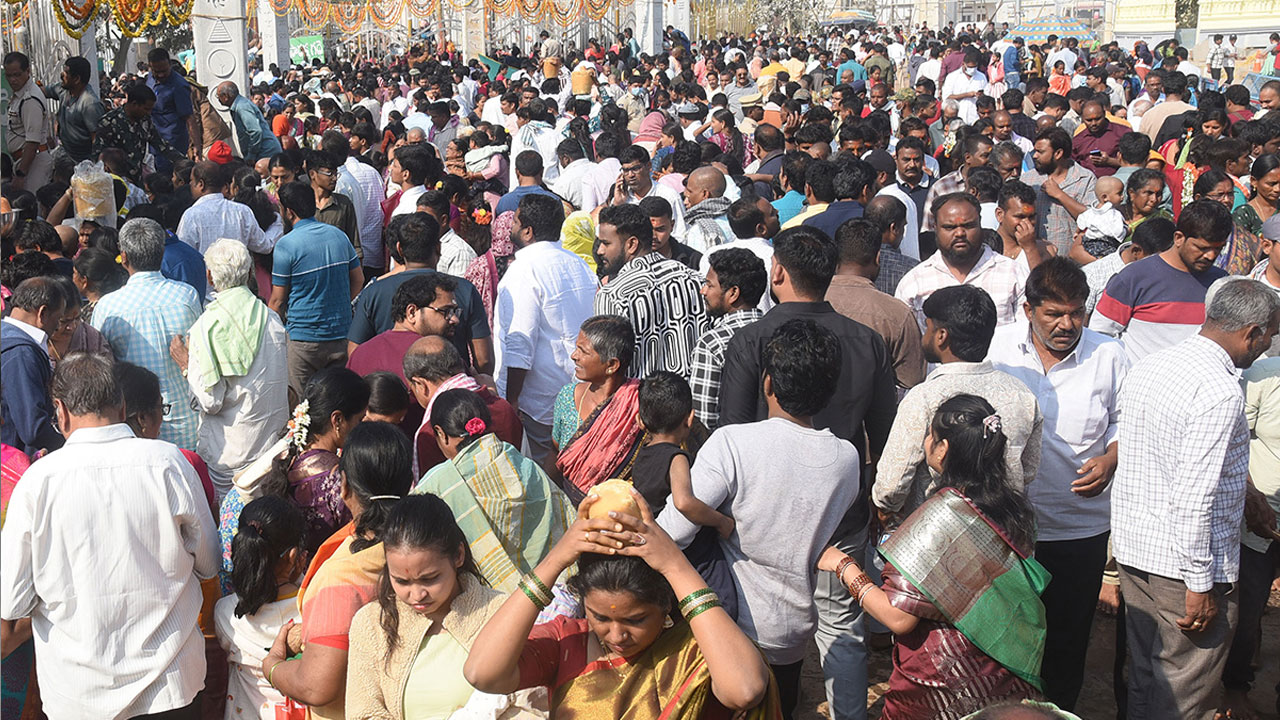 Medaram | మండ‌మేలిగే పండు.. మేడారం జాత‌ర‌కు పోటెత్తిన భక్తులు