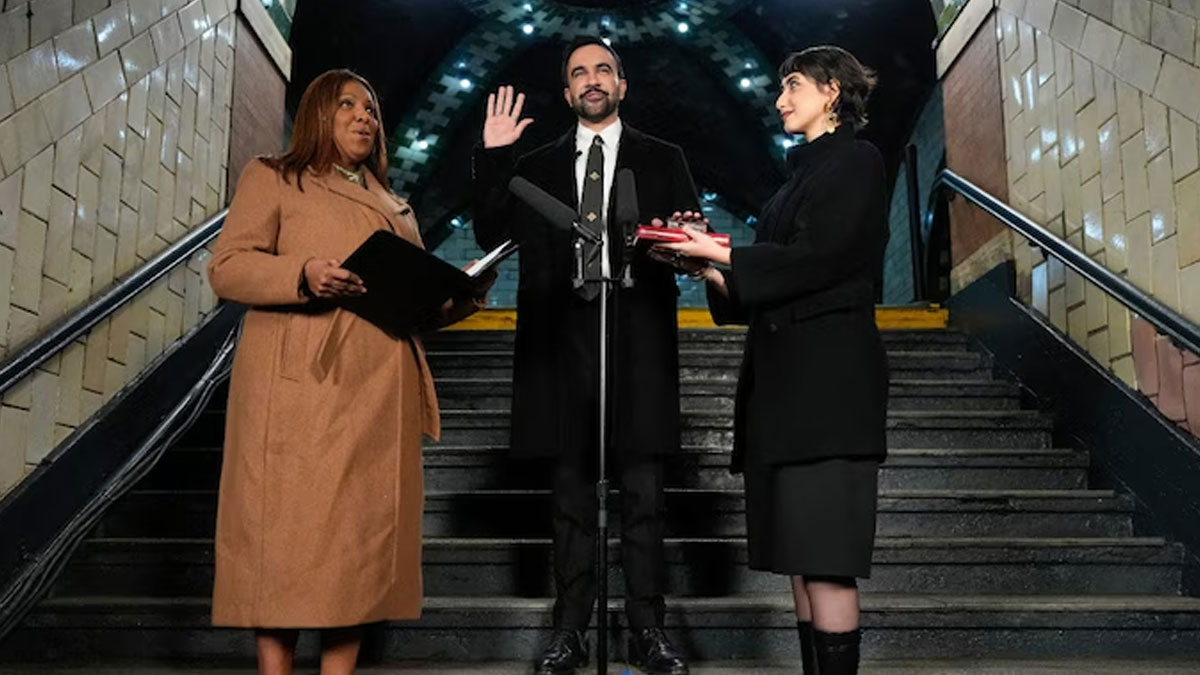 Zohran Mamdani | న్యూయార్క్ నడిబొడ్డున ఖురాన్పై ఒట్టేసిన భారత సంతతికి చెందిన వ్యక్తి