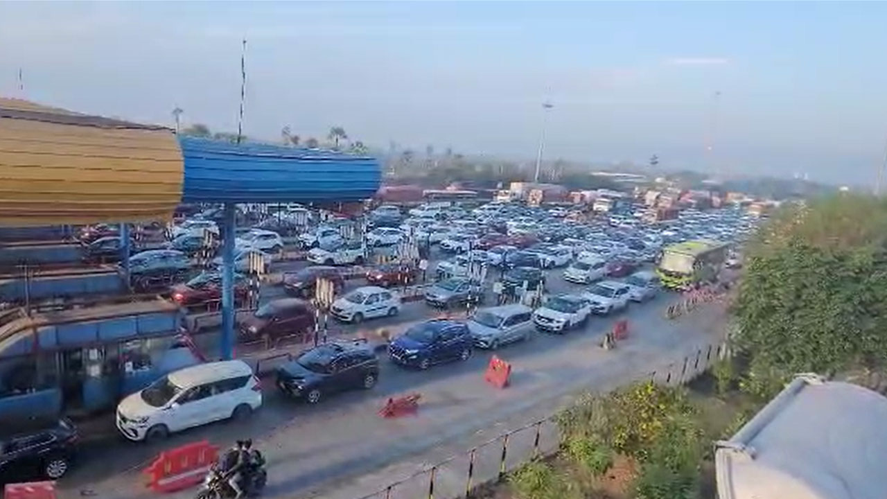 Sankranti Festival | సంక్రాంతి ఎఫెక్ట్.. ఎన్ 65పై వాహ‌నాల ర‌ద్దీ.. పంతంగి టోల్‌గేట్ వ‌ద్ద‌ భారీగా ట్రాఫిక్‌ జామ్‌