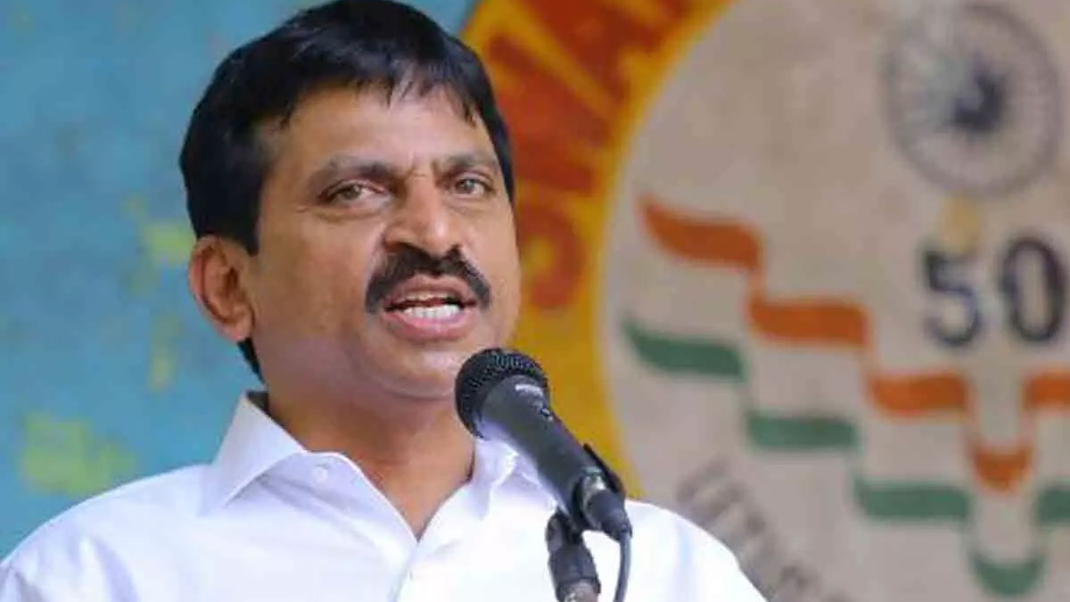 Ponguleti Srinivas Reddy | ధరణి అక్రమార్కులపై మంత్రి పొంగులేటి ఆగ్రహం: 'ప్రభుత్వ సొమ్మును అణా పైసాతో సహా వసూలు చేస్తాం'