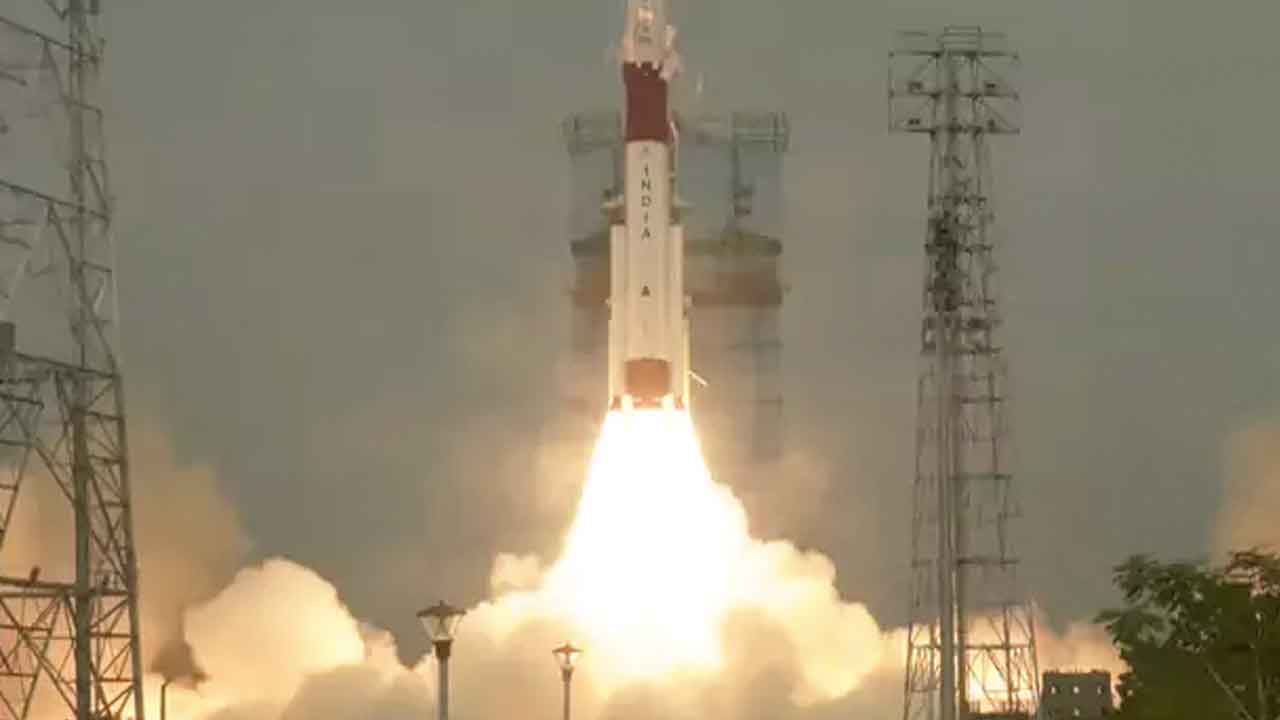 PSLV-C62 | నింగిలోకి దూసుకెళ్లిన పీఎస్ఎల్‌వీ-సి62.. ఇస్రో ఆధ్వ‌ర్యంలో అన్వేష మిష‌న్‌..