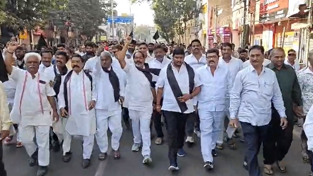 BRS | సికింద్రాబాద్‌లో తీవ్ర ఉద్రిక్త‌త‌.. బీఆర్ఎస్ నేత‌ల అరెస్ట్‌