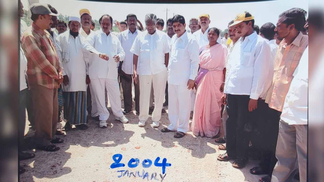 Seethakka | ఆ సీతక్కేనా! 2004 జాతరలో అనామకురాలు.. ఇప్పుడేమో అమాత్యురాలు