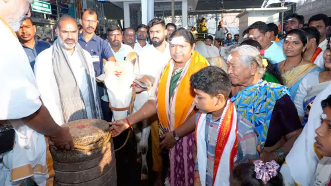 Seethakka | ఎములాడ రాజన్న, సమ్మక్క సార‌ల‌మ్మ ఆలయాల అభివృద్ధిని ప‌ట్టించుకోని కేసీఆర్: మంత్రి సీతక్క