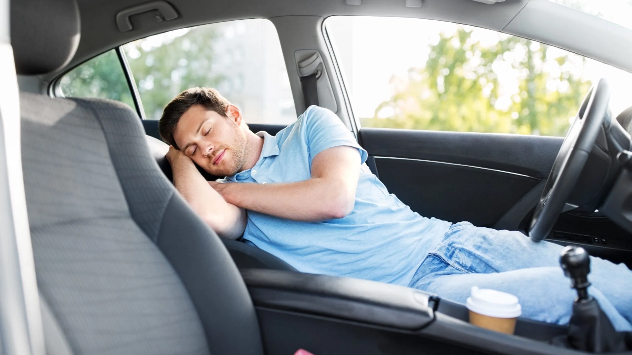 Sleeping In Car | పార్కింగ్ చేసినప్పుడు కార్లలో నిద్రిస్తున్నారా..? అయితే జాగ్రత్త..!