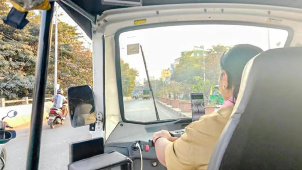 Bengaluru Auto Ride Viral Story | బెంగళూరులో వైరల్ అవుతున్న ఆటో ప్రయాణం: నెలకు 45 వేలు సంపాదిస్తున్న మహిళా ఆటో డ్రైవర్