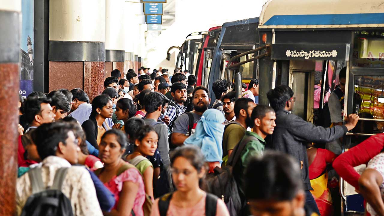 TGSRTC | సంక్రాంతికి 6431 ప్ర‌త్యేక బ‌స్సులు.. టికెట్ల ధ‌ర‌లు పెంపు..!