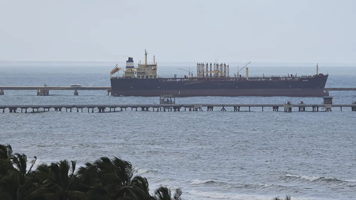 trump demands 50 million barrels of oil from Venezuela