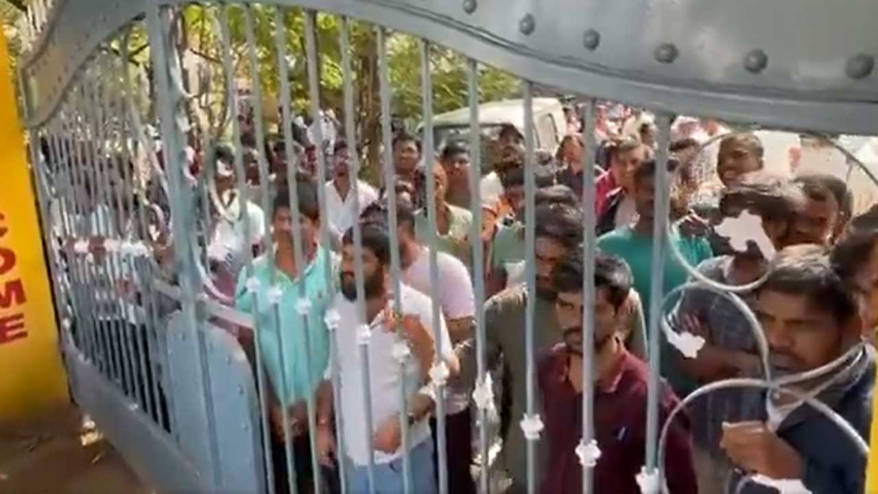 Telangana | నిరుద్యోగుల నిర్బంధం.. చిక్క‌డ‌ప‌ల్లి లైబ్ర‌రీకి తాళం