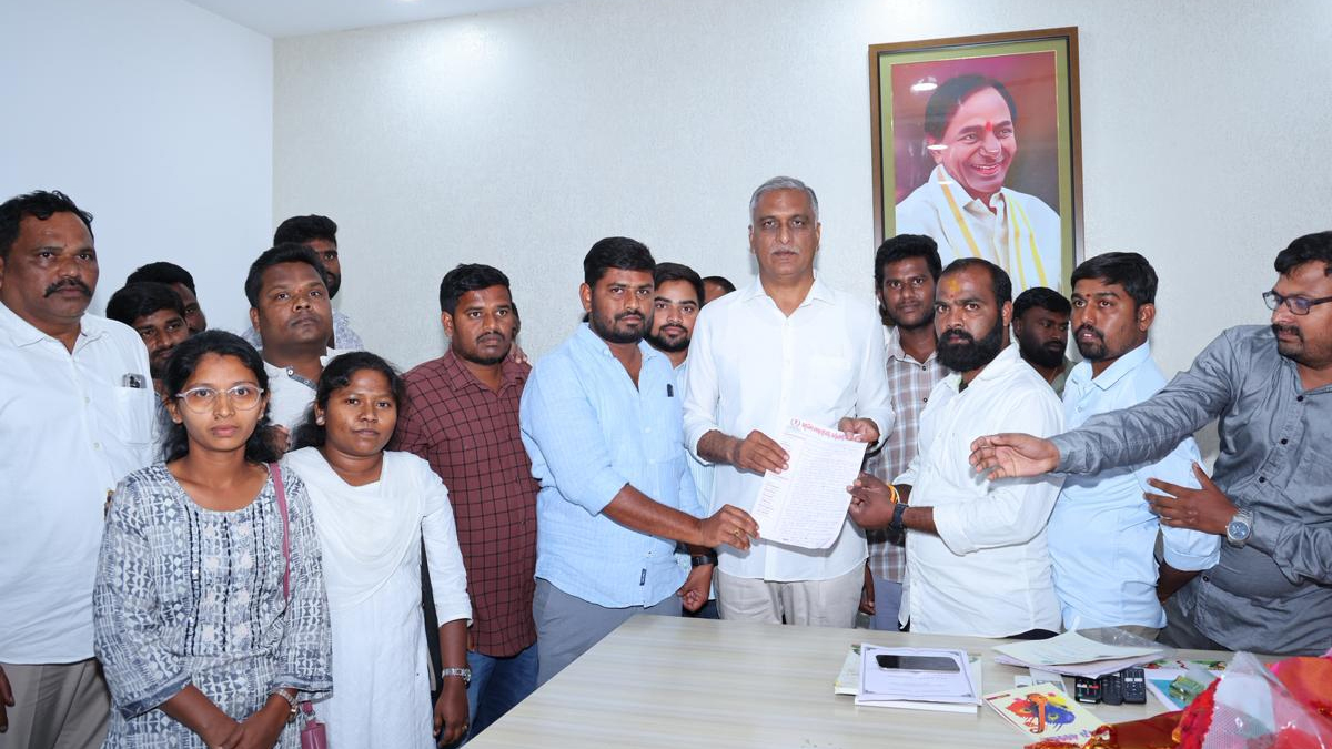 Harish Rao Slams Revanth Govt Over Injustice to 6500 Licensed Surveyors in Telangana