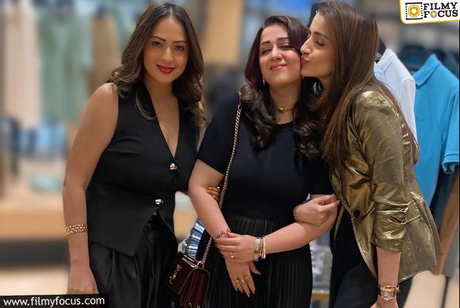 Trisha: దుబాయ్ లో త్రిష, ఛార్మి రీ యూనియన్.. ఆ మూడో హీరోయిన్ ని గుర్తుపట్టారా?