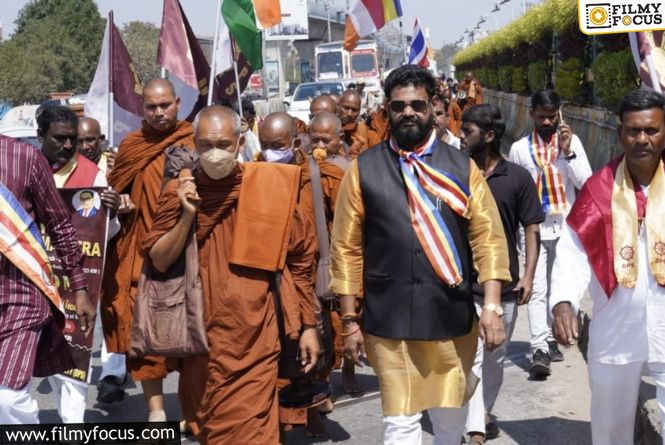ప్రపంచ బౌద్ధ దేశాలలో షూటింగ్ చేస్తున్న “కింగ్ బుద్ద” చిత్రం – ప్రపంచ శాంతి కోసం పాదయాత్రలో పాల్గొన్న హాలీవుడ్ డైరెక్టర్ సత్యారెడ్డి