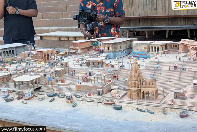 Varanasi: అందుకే రాజమౌళిని గ్రేట్‌ అనేది.. అయితే ఇప్పుడు ఫొటోలు ఎందుకు బయటకిచ్చారబ్బా?